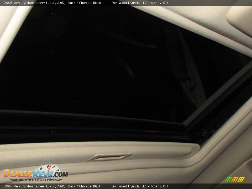 2006 Mercury Mountaineer Luxury AWD Black / Charcoal Black Photo #18