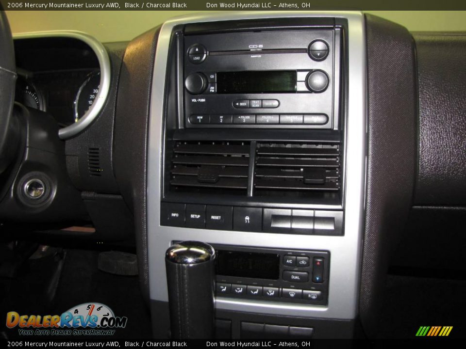 2006 Mercury Mountaineer Luxury AWD Black / Charcoal Black Photo #19