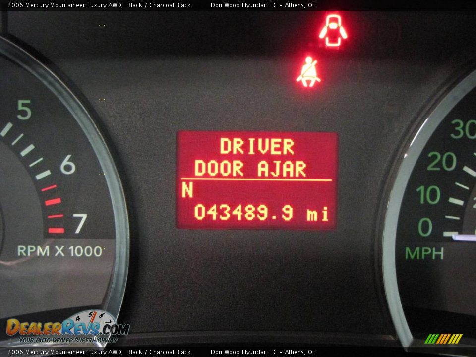 2006 Mercury Mountaineer Luxury AWD Black / Charcoal Black Photo #20