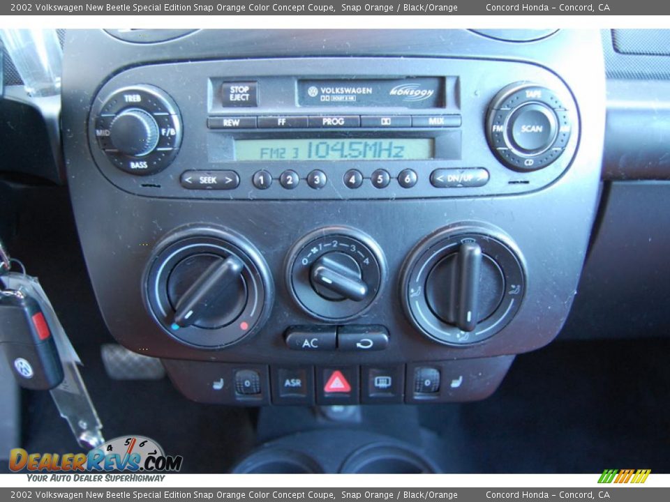 2002 Volkswagen New Beetle Special Edition Snap Orange Color Concept Coupe Snap Orange / Black/Orange Photo #13