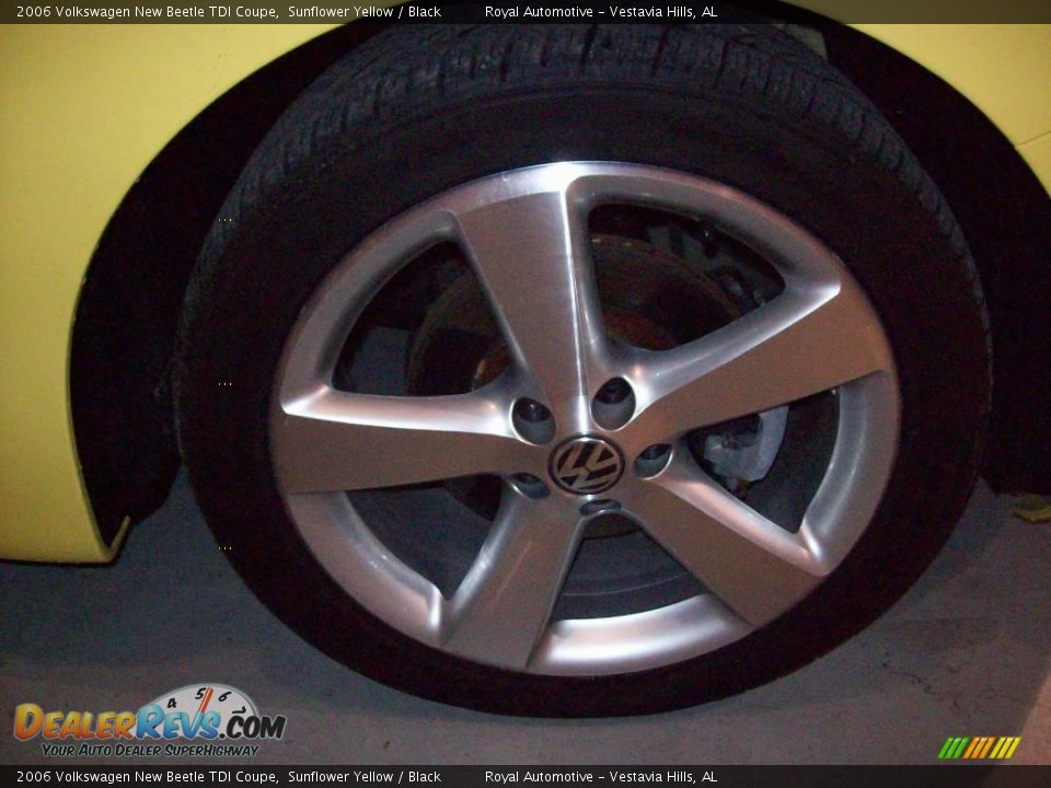 2006 Volkswagen New Beetle TDI Coupe Sunflower Yellow / Black Photo #8