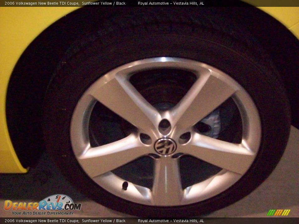 2006 Volkswagen New Beetle TDI Coupe Sunflower Yellow / Black Photo #10