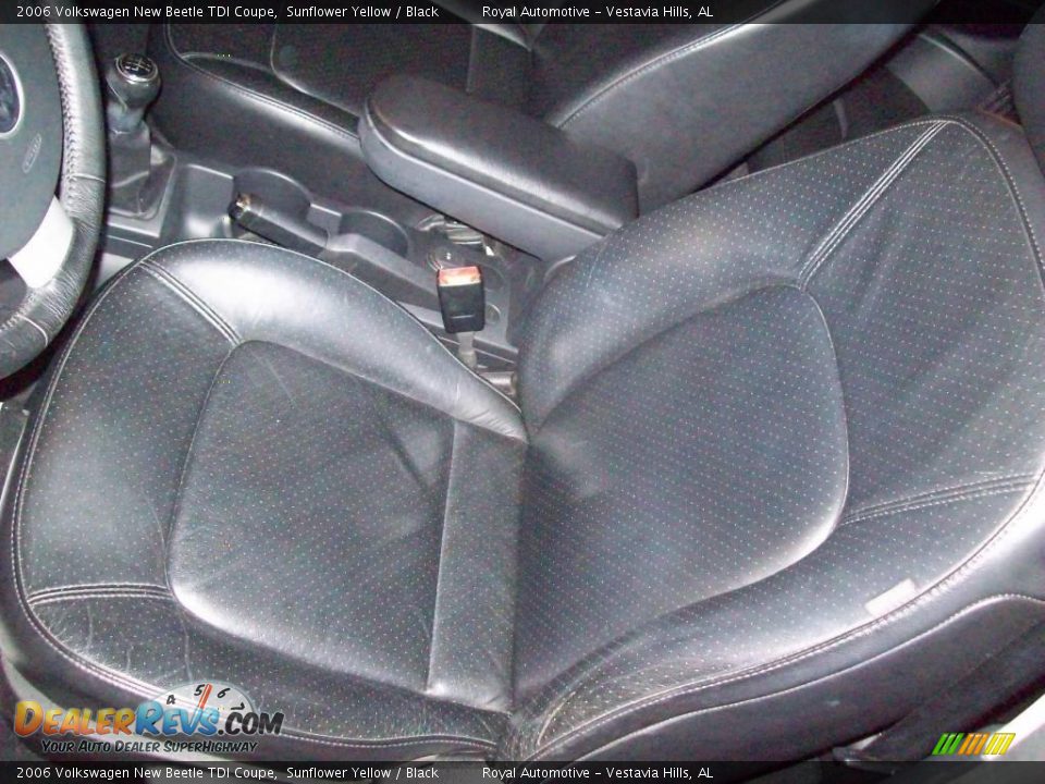 2006 Volkswagen New Beetle TDI Coupe Sunflower Yellow / Black Photo #13
