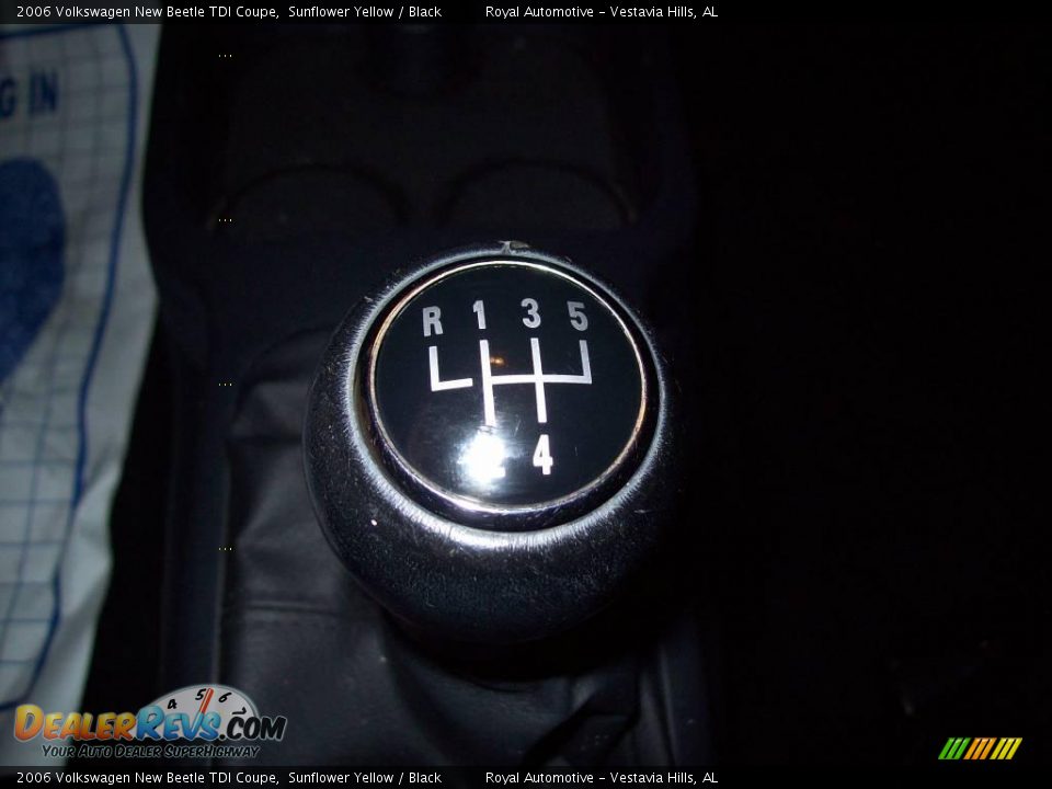2006 Volkswagen New Beetle TDI Coupe Sunflower Yellow / Black Photo #18