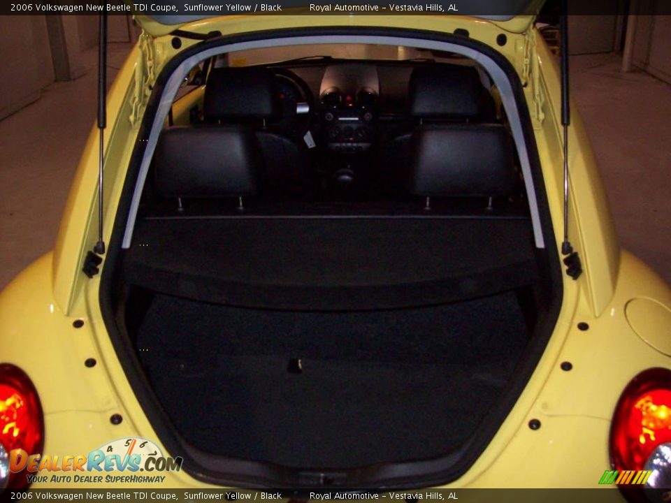2006 Volkswagen New Beetle TDI Coupe Sunflower Yellow / Black Photo #23
