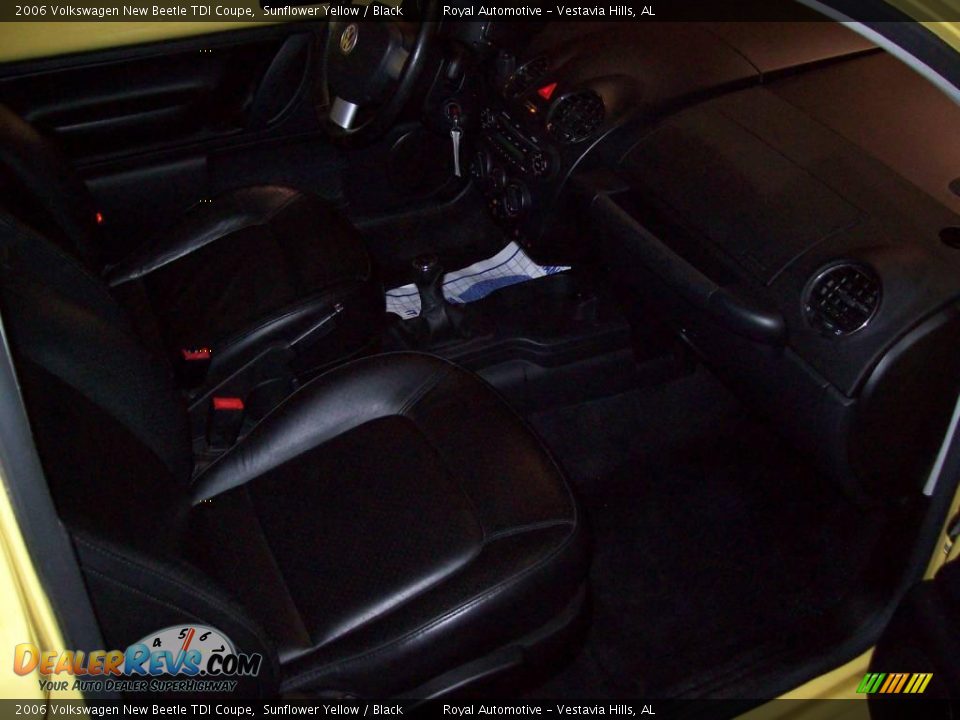 2006 Volkswagen New Beetle TDI Coupe Sunflower Yellow / Black Photo #26