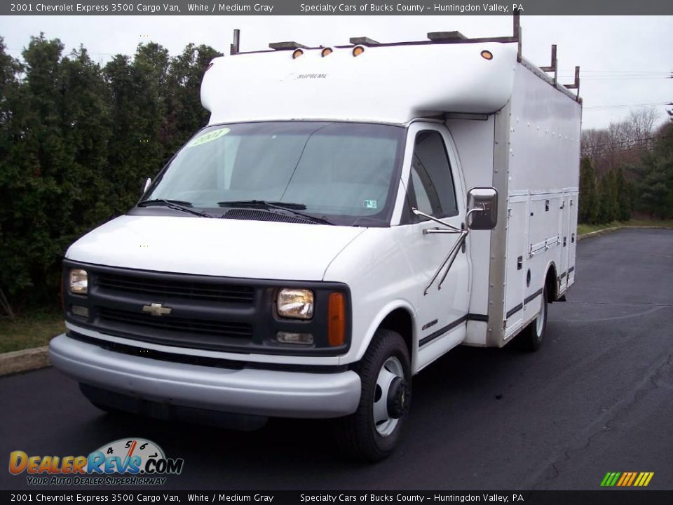 2001 Chevrolet Express 3500 Cargo Van White / Medium Gray Photo #3
