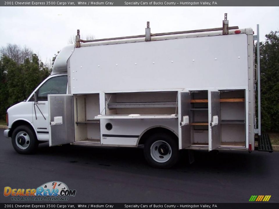 2001 Chevrolet Express 3500 Cargo Van White / Medium Gray Photo #11