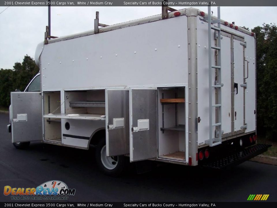 2001 Chevrolet Express 3500 Cargo Van White / Medium Gray Photo #12
