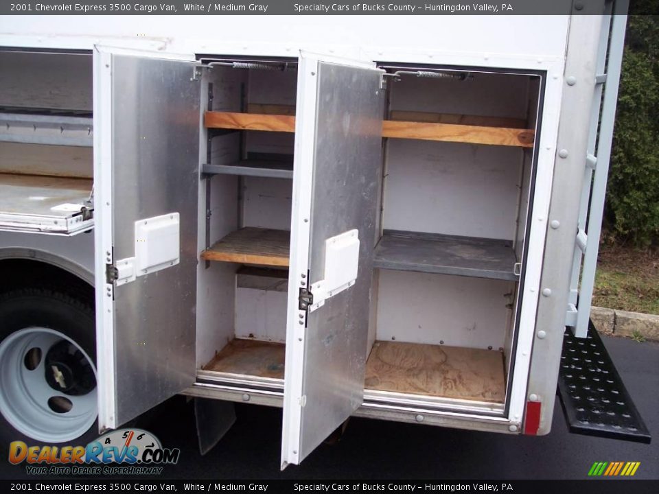 2001 Chevrolet Express 3500 Cargo Van White / Medium Gray Photo #13