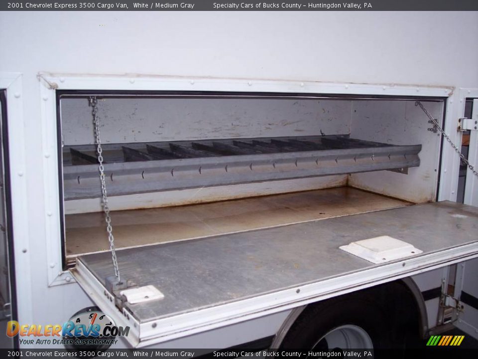 2001 Chevrolet Express 3500 Cargo Van White / Medium Gray Photo #14
