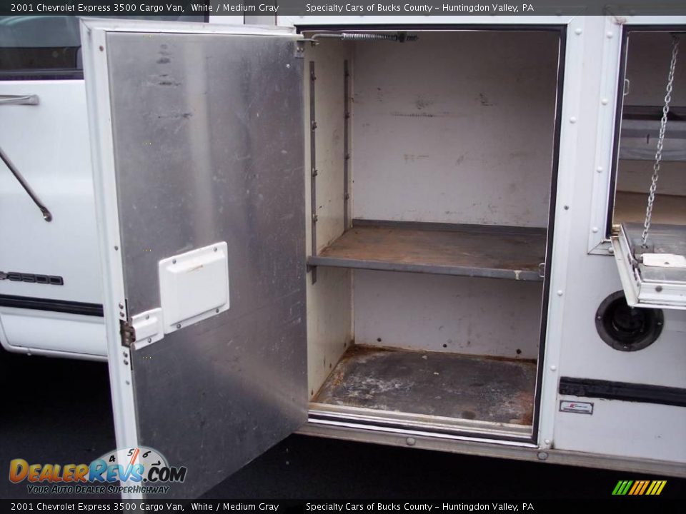 2001 Chevrolet Express 3500 Cargo Van White / Medium Gray Photo #15