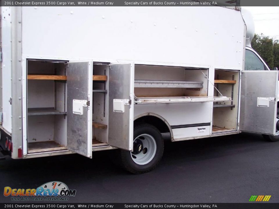 2001 Chevrolet Express 3500 Cargo Van White / Medium Gray Photo #21