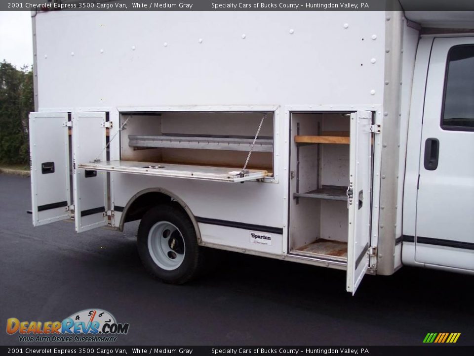 2001 Chevrolet Express 3500 Cargo Van White / Medium Gray Photo #23