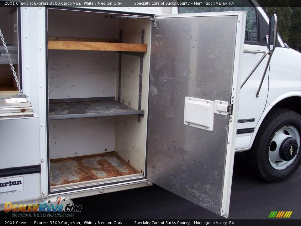 2001 Chevrolet Express 3500 Cargo Van White / Medium Gray Photo #24