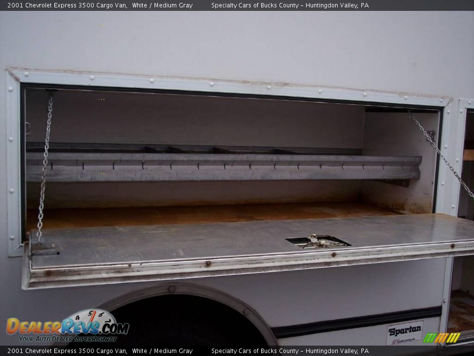 2001 Chevrolet Express 3500 Cargo Van White / Medium Gray Photo #25
