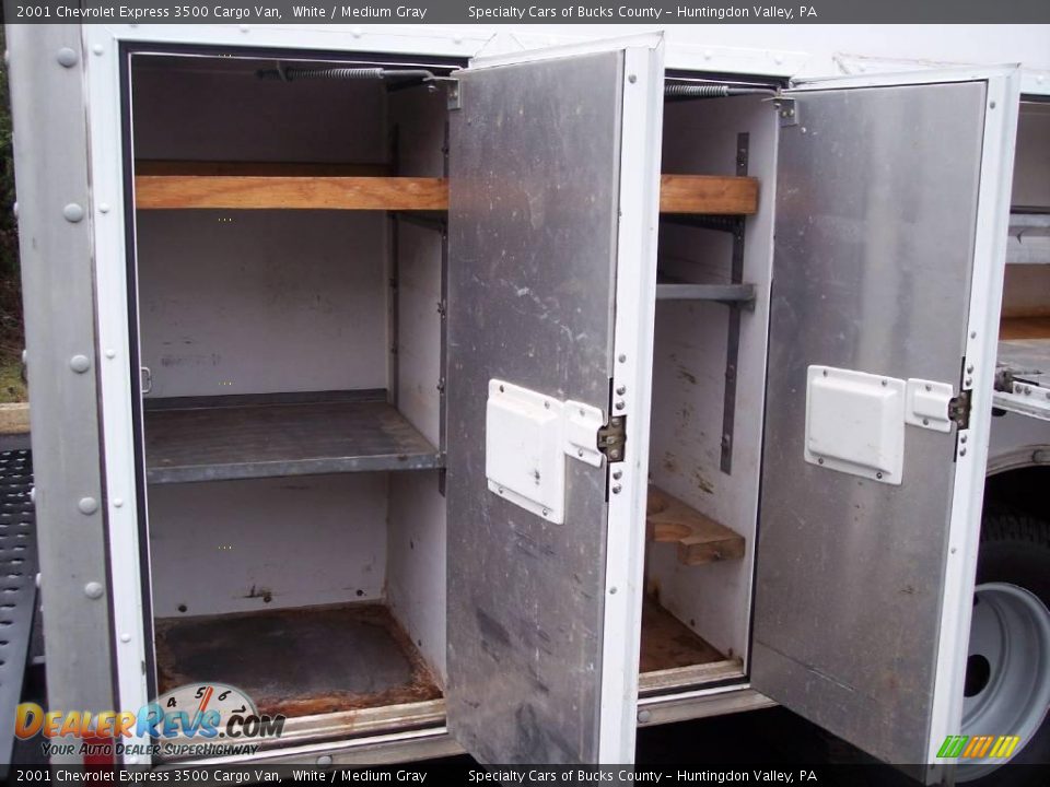 2001 Chevrolet Express 3500 Cargo Van White / Medium Gray Photo #26