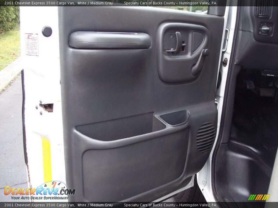 2001 Chevrolet Express 3500 Cargo Van White / Medium Gray Photo #33