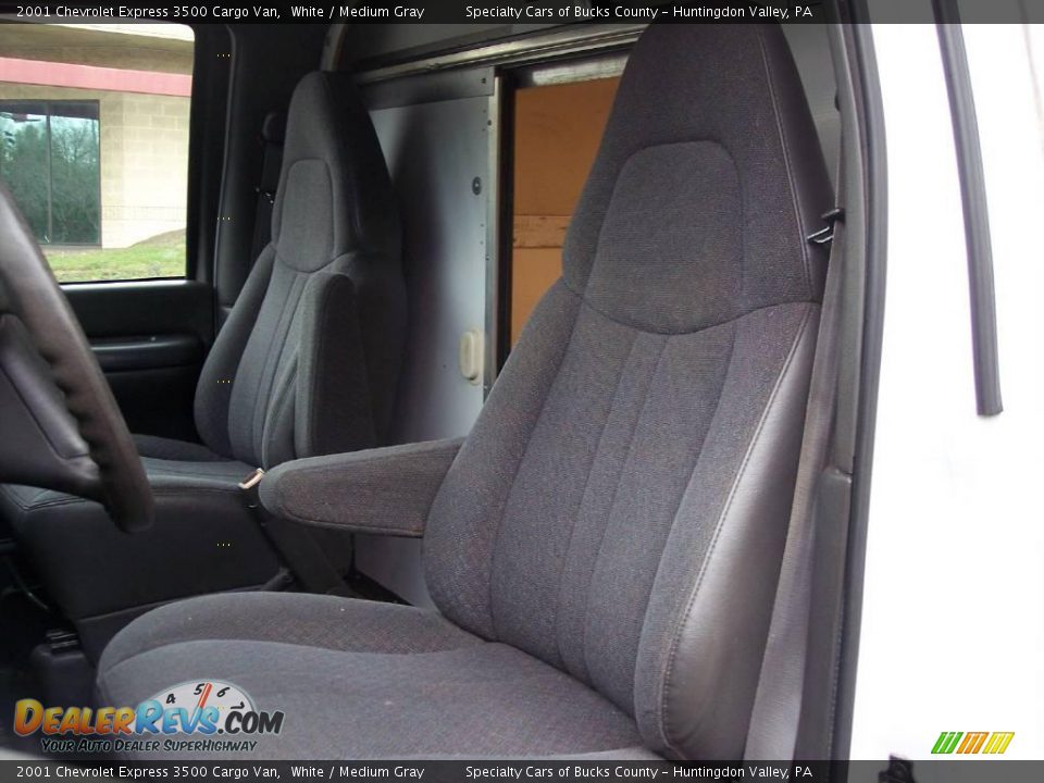 2001 Chevrolet Express 3500 Cargo Van White / Medium Gray Photo #34