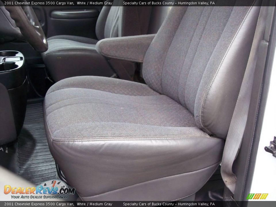 2001 Chevrolet Express 3500 Cargo Van White / Medium Gray Photo #35