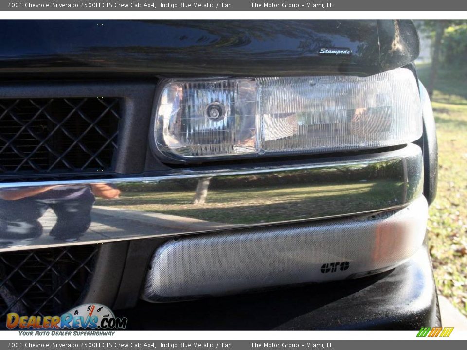 2001 Chevrolet Silverado 2500HD LS Crew Cab 4x4 Indigo Blue Metallic / Tan Photo #16