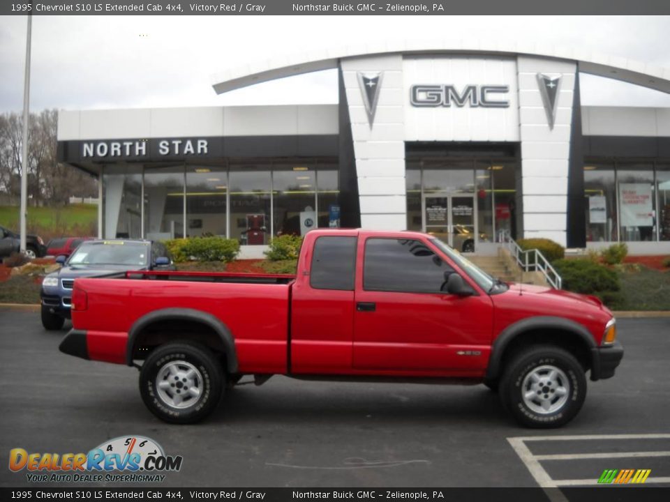 1995 Chevrolet S10 LS Extended Cab 4x4 Victory Red / Gray Photo #1