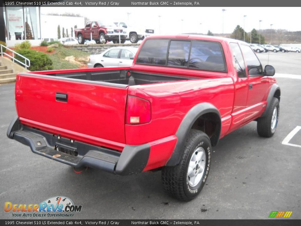 1995 Chevrolet S10 LS Extended Cab 4x4 Victory Red / Gray Photo #2