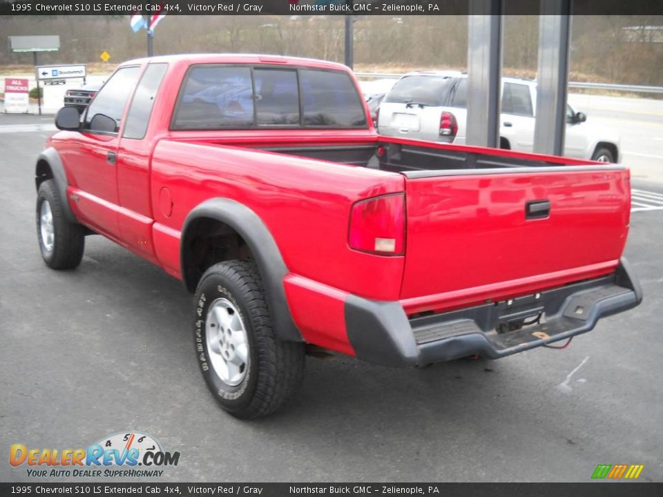 1995 Chevrolet S10 LS Extended Cab 4x4 Victory Red / Gray Photo #4