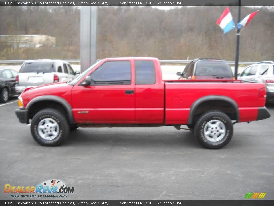 1995 Chevrolet S10 LS Extended Cab 4x4 Victory Red / Gray Photo #5