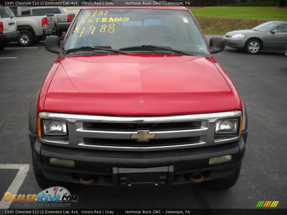 1995 Chevrolet S10 LS Extended Cab 4x4 Victory Red / Gray Photo #15