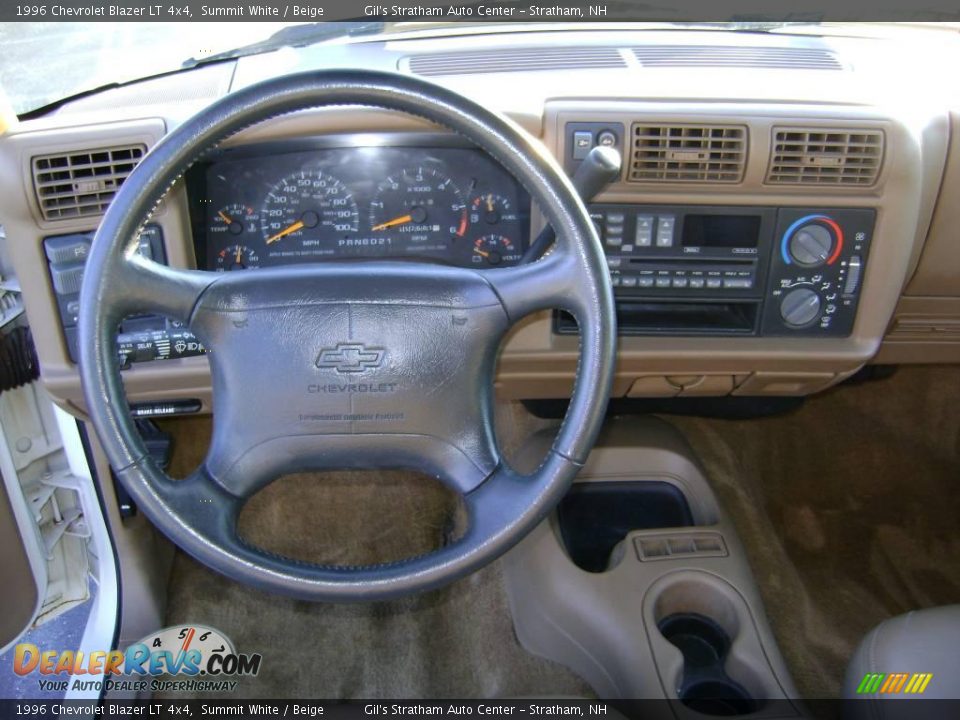 1996 Chevrolet Blazer LT 4x4 Summit White / Beige Photo #13