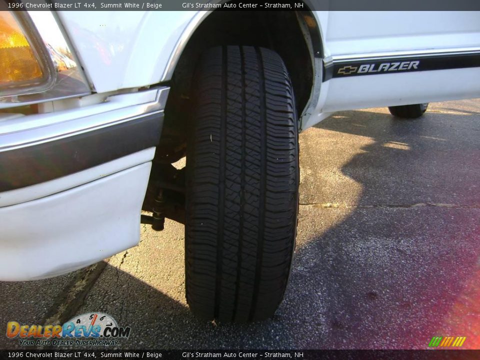 1996 Chevrolet Blazer LT 4x4 Summit White / Beige Photo #17