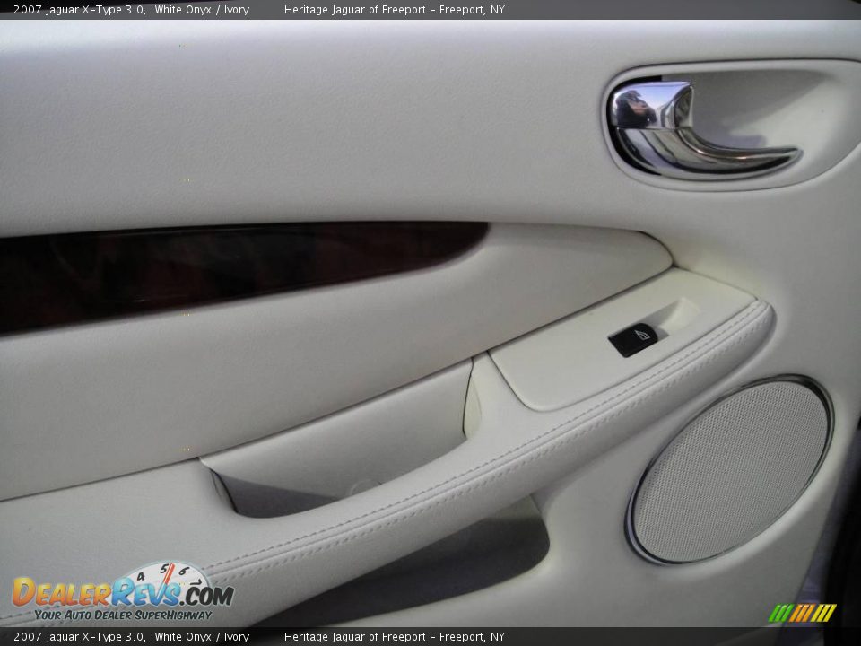 2007 Jaguar X-Type 3.0 White Onyx / Ivory Photo #18
