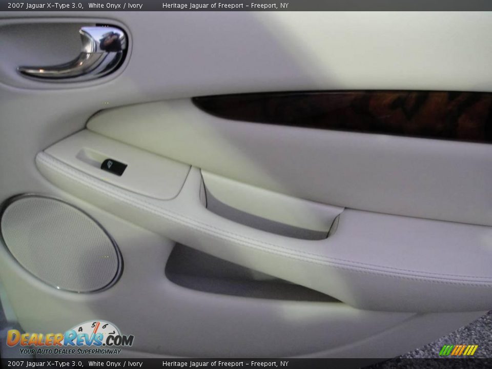 2007 Jaguar X-Type 3.0 White Onyx / Ivory Photo #21