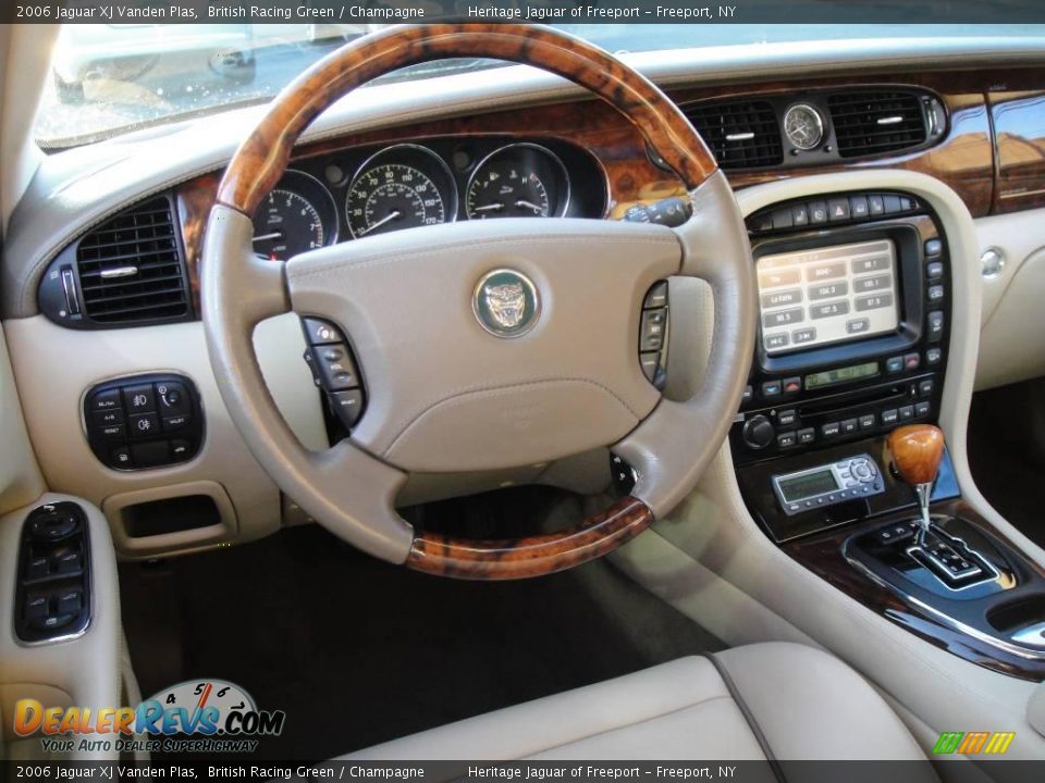 2006 Jaguar XJ Vanden Plas British Racing Green / Champagne Photo #16