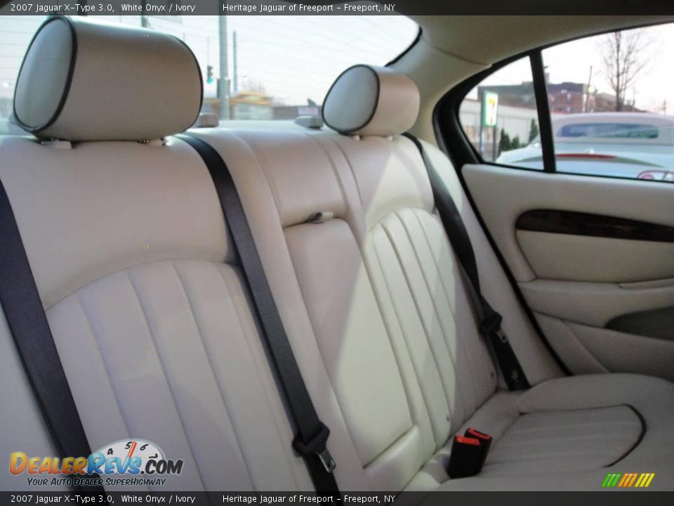 2007 Jaguar X-Type 3.0 White Onyx / Ivory Photo #22
