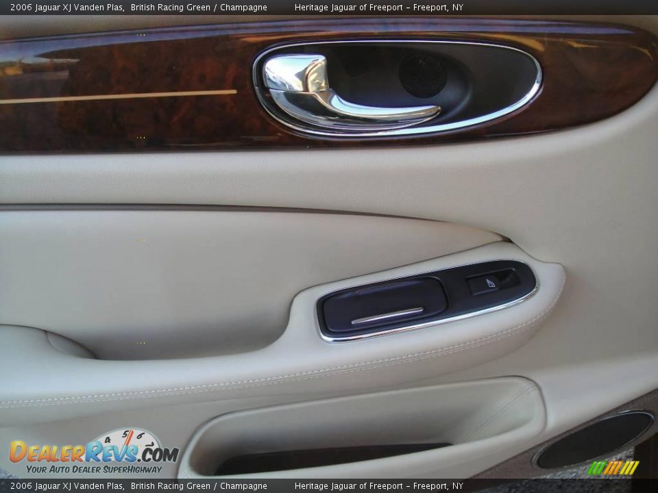 2006 Jaguar XJ Vanden Plas British Racing Green / Champagne Photo #17