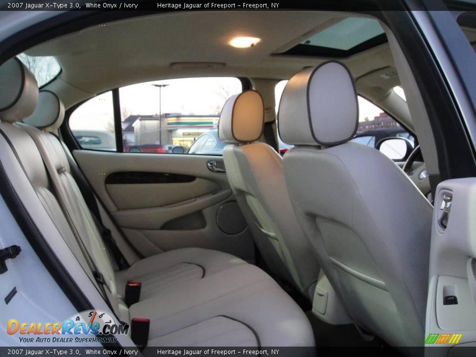 2007 Jaguar X-Type 3.0 White Onyx / Ivory Photo #23