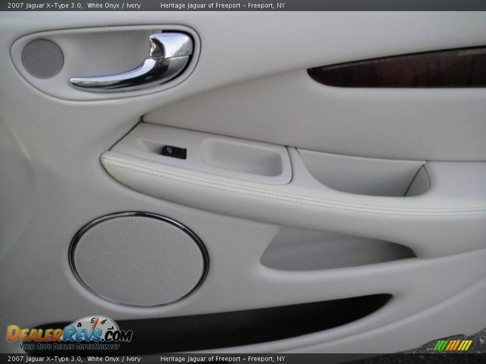 2007 Jaguar X-Type 3.0 White Onyx / Ivory Photo #24
