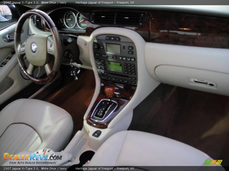 2007 Jaguar X-Type 3.0 White Onyx / Ivory Photo #25