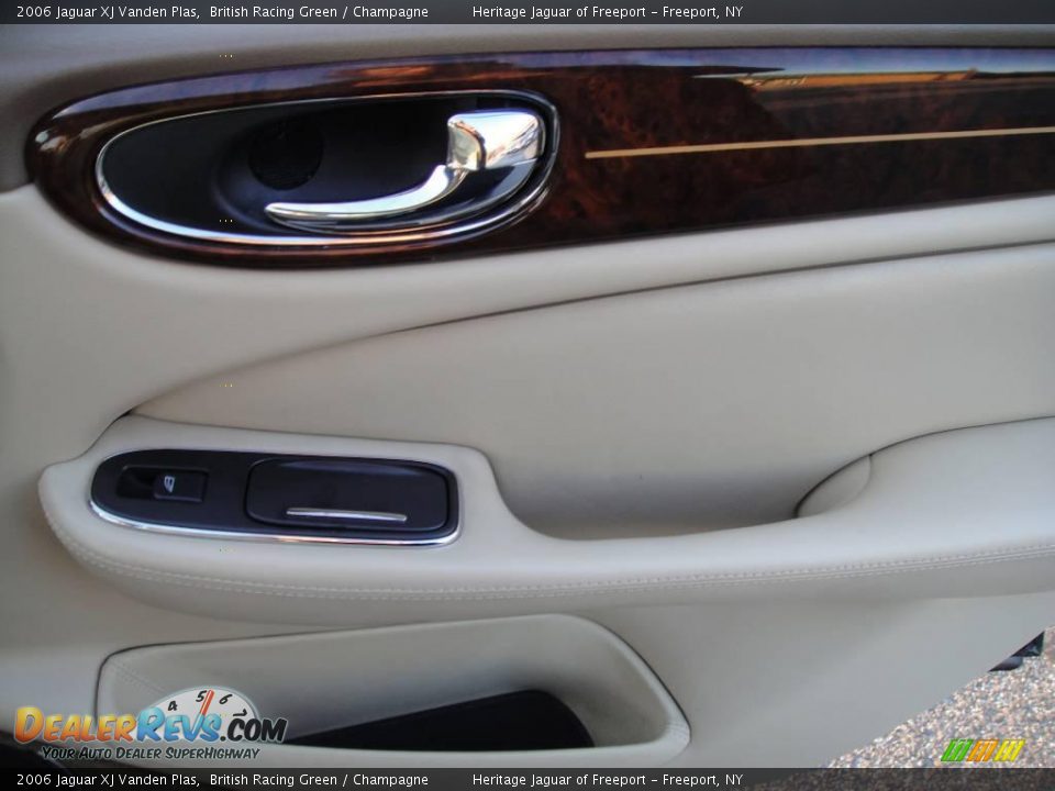 2006 Jaguar XJ Vanden Plas British Racing Green / Champagne Photo #22