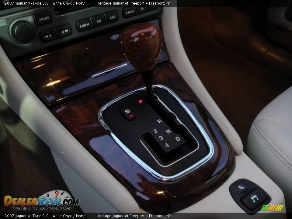 2007 Jaguar X-Type 3.0 White Onyx / Ivory Photo #28