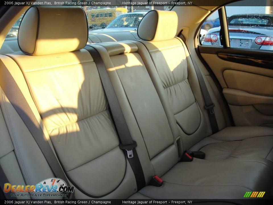 2006 Jaguar XJ Vanden Plas British Racing Green / Champagne Photo #23
