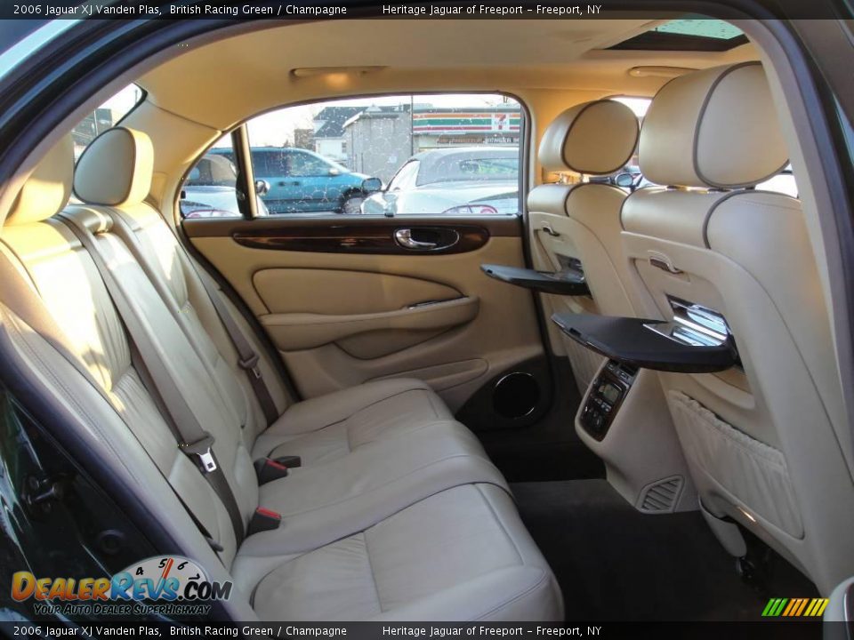 2006 Jaguar XJ Vanden Plas British Racing Green / Champagne Photo #24