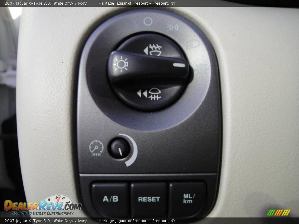 2007 Jaguar X-Type 3.0 White Onyx / Ivory Photo #30
