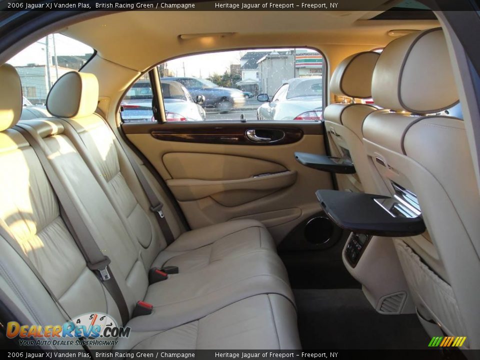 2006 Jaguar XJ Vanden Plas British Racing Green / Champagne Photo #25