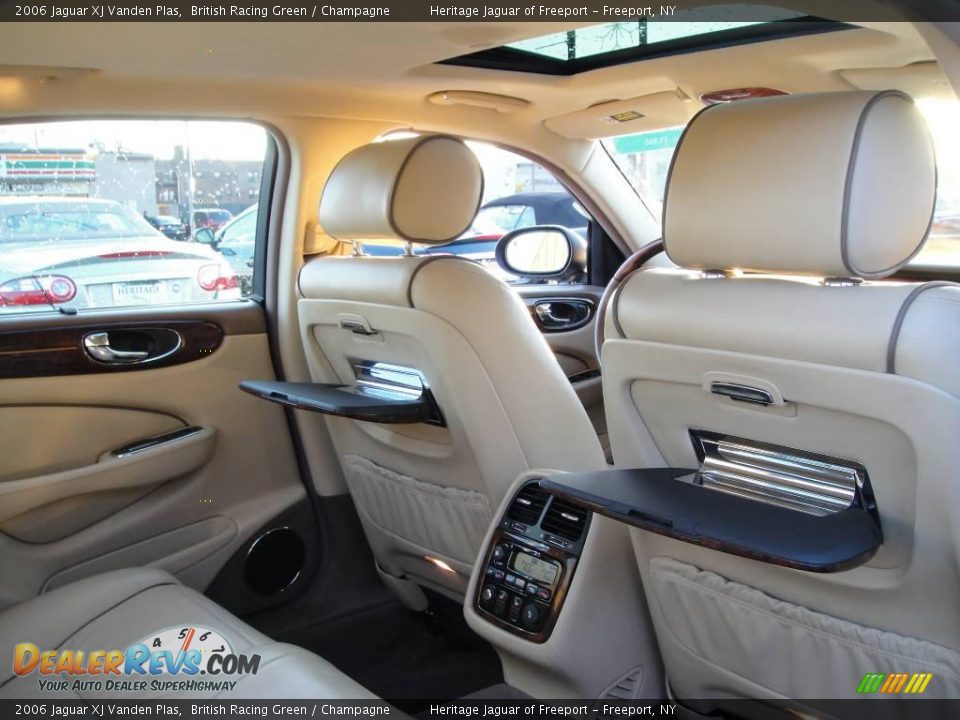 2006 Jaguar XJ Vanden Plas British Racing Green / Champagne Photo #26