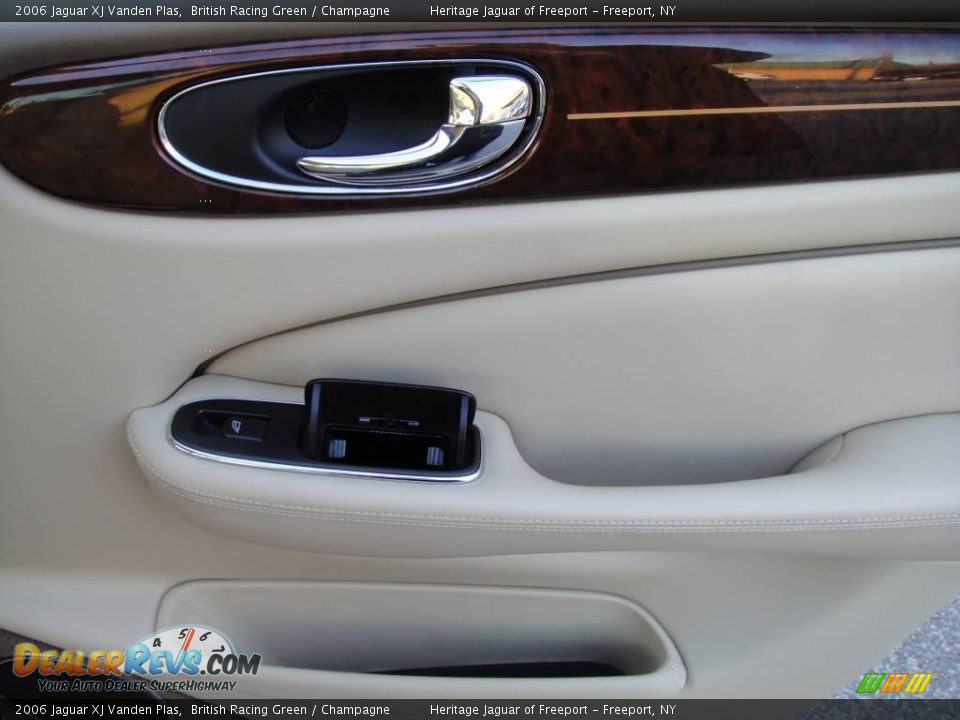 2006 Jaguar XJ Vanden Plas British Racing Green / Champagne Photo #27