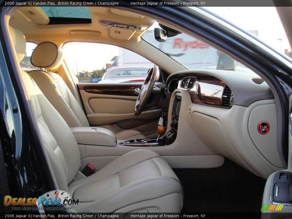 2006 Jaguar XJ Vanden Plas British Racing Green / Champagne Photo #29