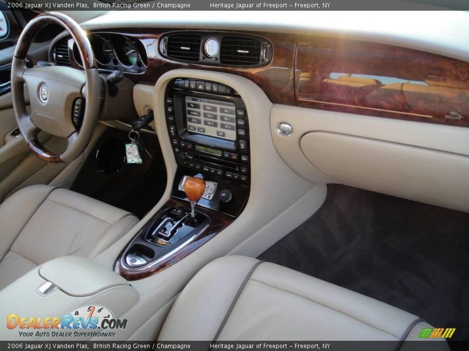 2006 Jaguar XJ Vanden Plas British Racing Green / Champagne Photo #30